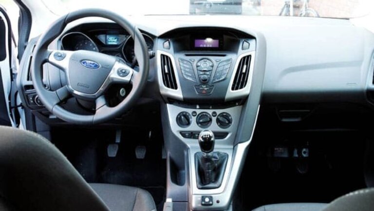 Franks Cityfahrschule - Ford Focus Interieur